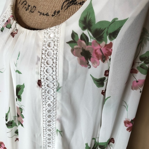 White floral bell long sleeve dress - Picture 3 of 4